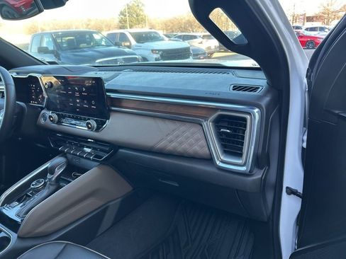 Certified 2025 GMC Canyon Denali AWD/4WD image 27