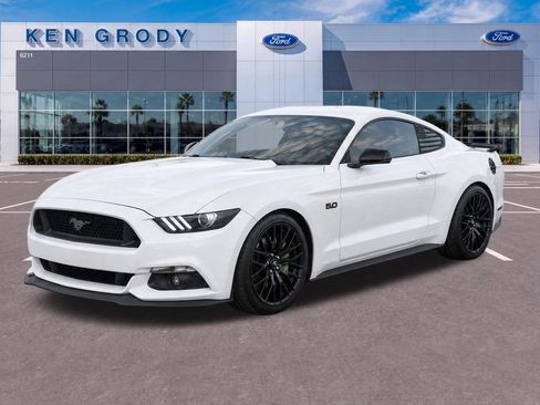 Used 2017 Ford Mustang GT RWD image 3