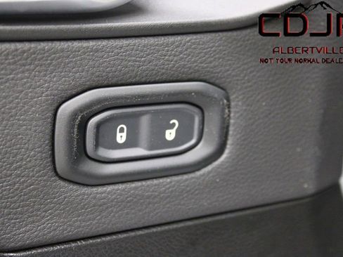 Used 2023 Jeep Gladiator Rubicon w/ Cold Weather Group image 23