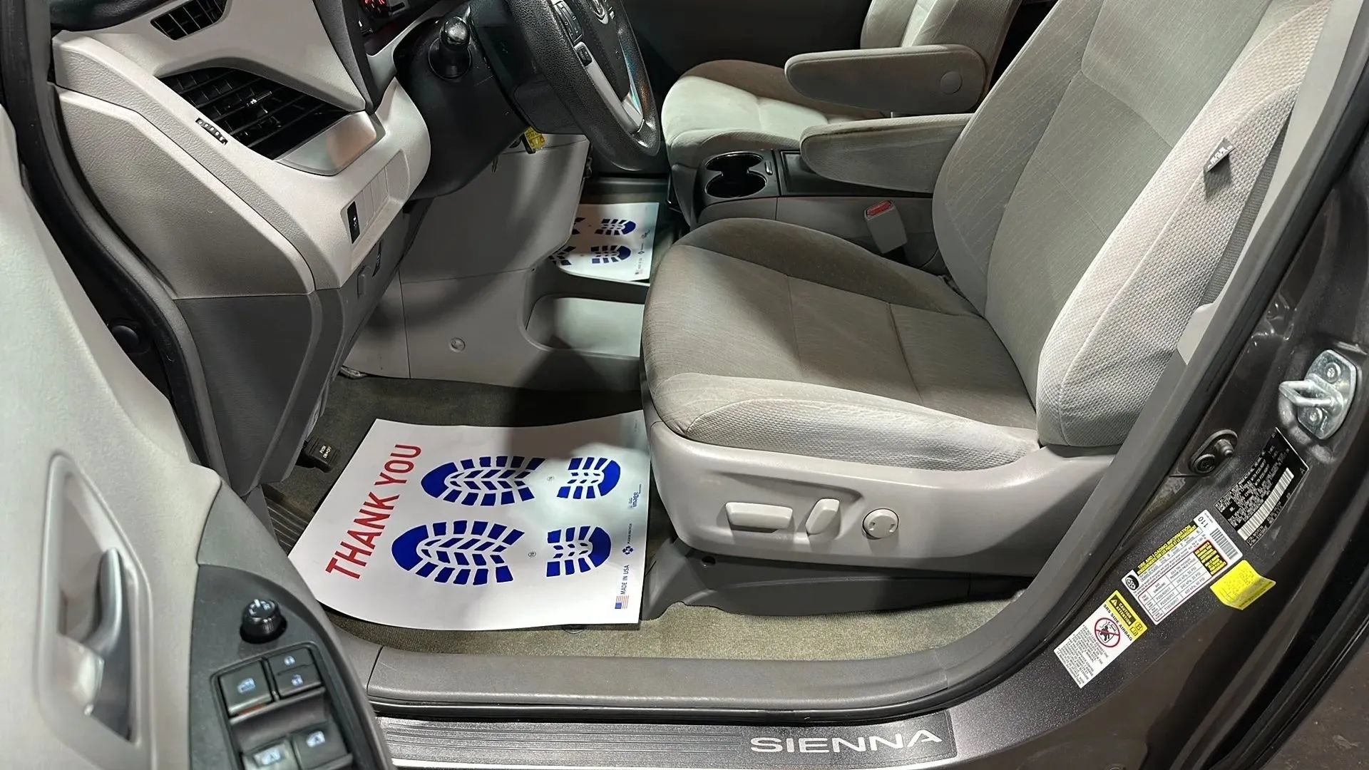 Used 2017 Toyota Sienna LE FWD image 9