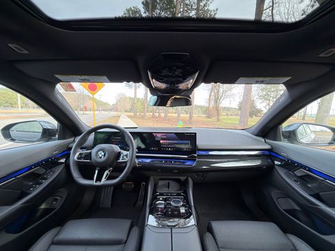 Certified 2025 BMW 540i xDrive w/ M Sport Package image 3