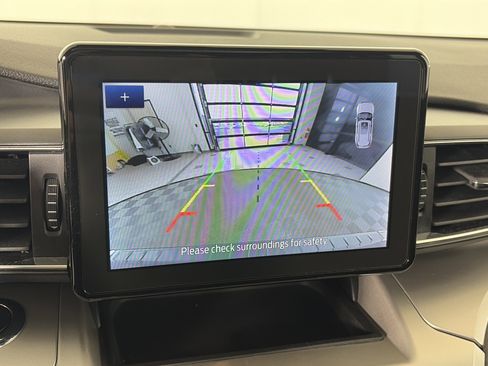 Used 2022 Ford Explorer XLT w/ Equipment Group 202A image 23