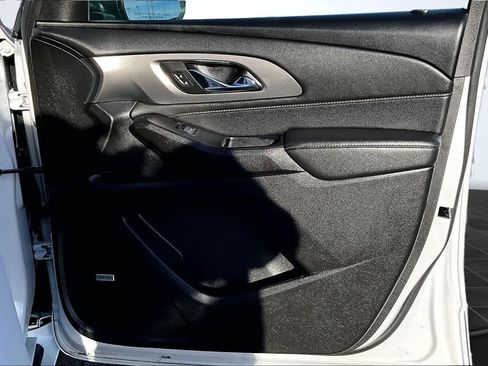 Used 2023 Chevrolet Traverse Premier image 29