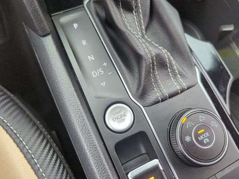 Used 2022 Volkswagen Atlas Cross Sport SEL R-Line image 28