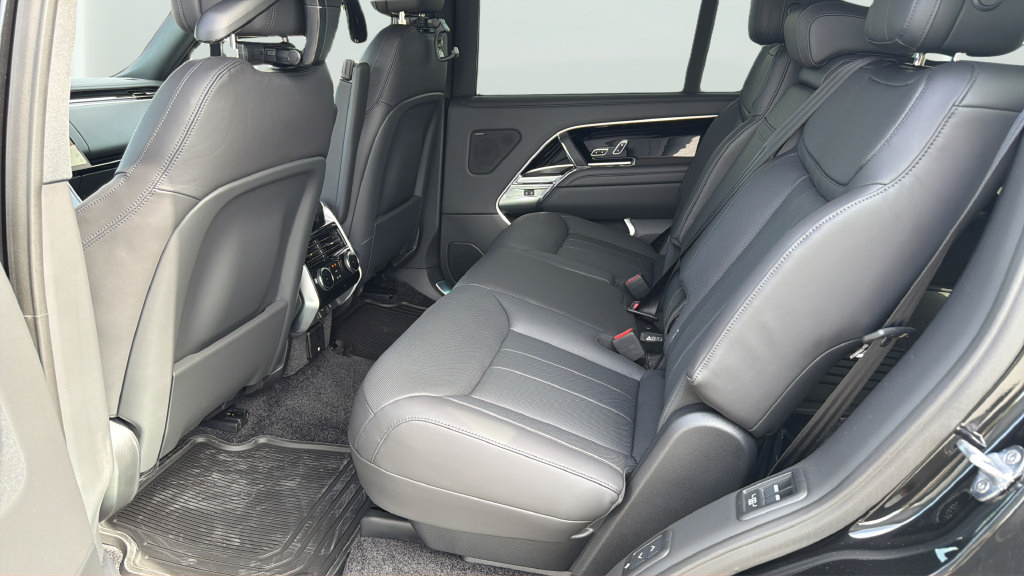New 2026 Land Rover Range Rover Long Wheelbase SE AWD/4WD image 18