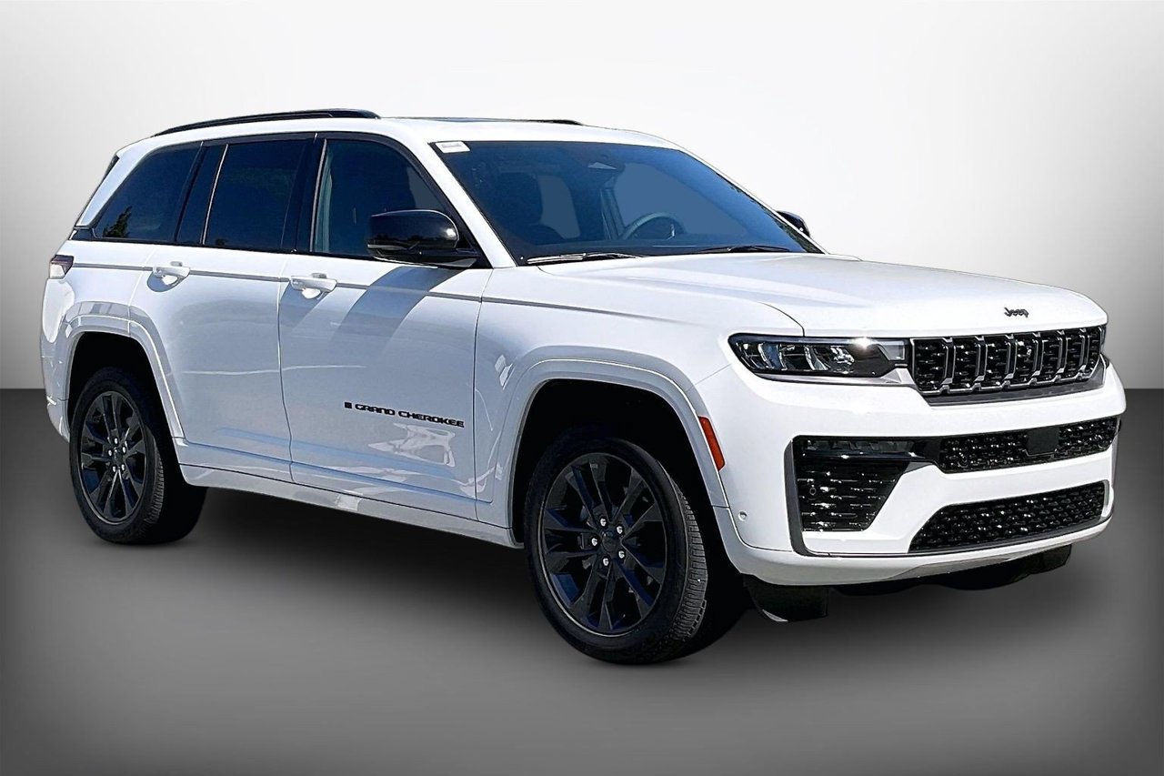 Used 2026 Jeep Grand Cherokee Limited AWD/4WD image 2