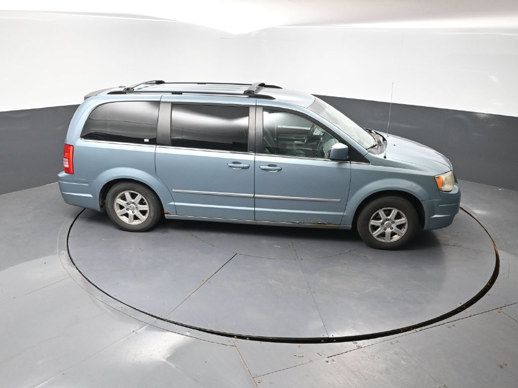 Used 2010 Chrysler Town & Country Touring FWD image 13