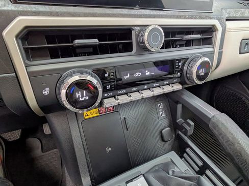 Used 2024 Toyota Tacoma TRD Sport image 23