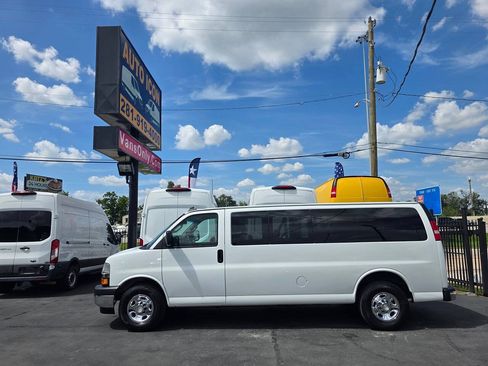 Used 2018 Chevrolet Express 3500 LT w/ LT Preferred Equipment Group RWD image 4