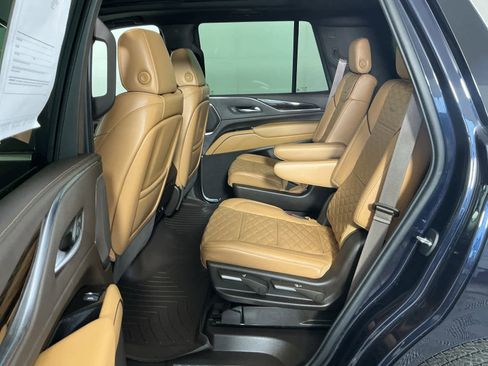 Used 2022 Cadillac Escalade Premium Luxury image 29