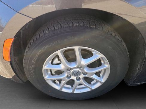 Used 2023 Chrysler Voyager LX image 32