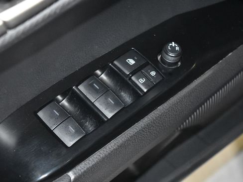 Used 2025 Toyota Camry SE image 5