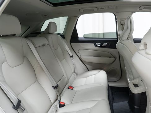Certified 2024 Volvo XC60 T8 Plus w/ Climate Package AWD/4WD image 24
