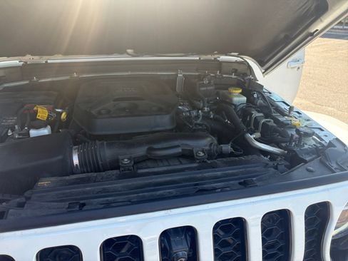 Used 2021 Jeep Wrangler Unlimited Sahara AWD/4WD image 19