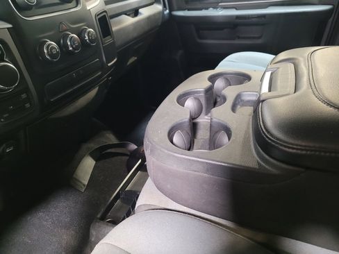 Used 2022 RAM 1500 Classic SLT AWD/4WD image 26