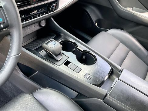 Used 2023 Nissan Rogue SV w/ SV Premium B Package FWD image 15