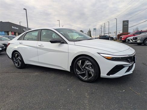 Certified 2025 Hyundai Elantra Sport image 2