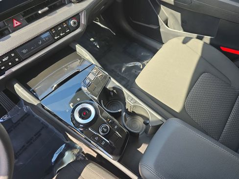 Used 2025 Kia Sportage LX image 26