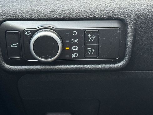 Used 2023 Ford Explorer XLT image 31