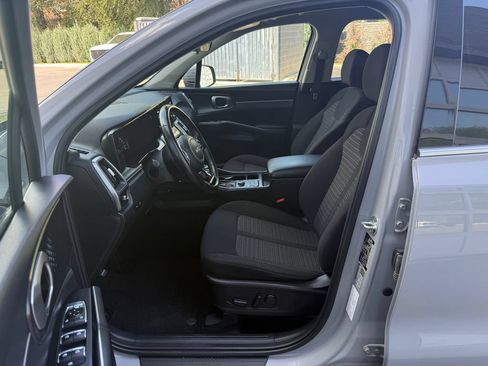 Used 2022 Kia Sorento LX AWD/4WD image 17