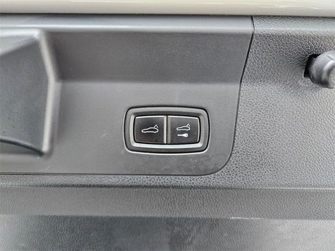 Used 2023 Porsche Panamera 4 Platinum Edition image 24