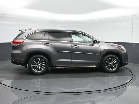 Used 2018 Toyota Highlander XLE w/ Protection Package #3 AWD/4WD image 8