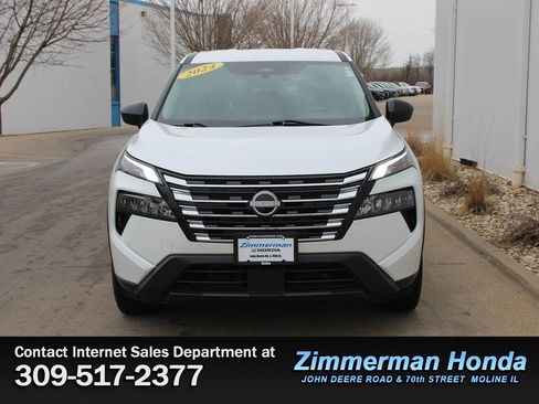 Used 2024 Nissan Rogue S image 4