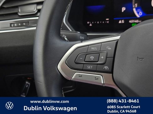 Certified 2023 Volkswagen Tiguan SE w/ Panoramic Sunroof Package image 23