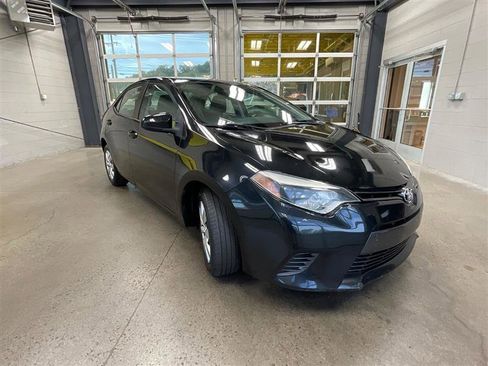 Used 2016 Toyota Corolla LE FWD image 7