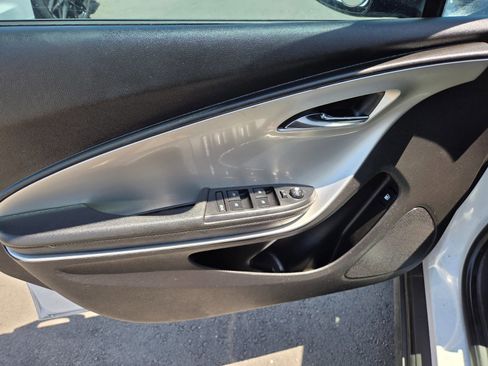 Used 2014 Chevrolet Volt FWD image 8