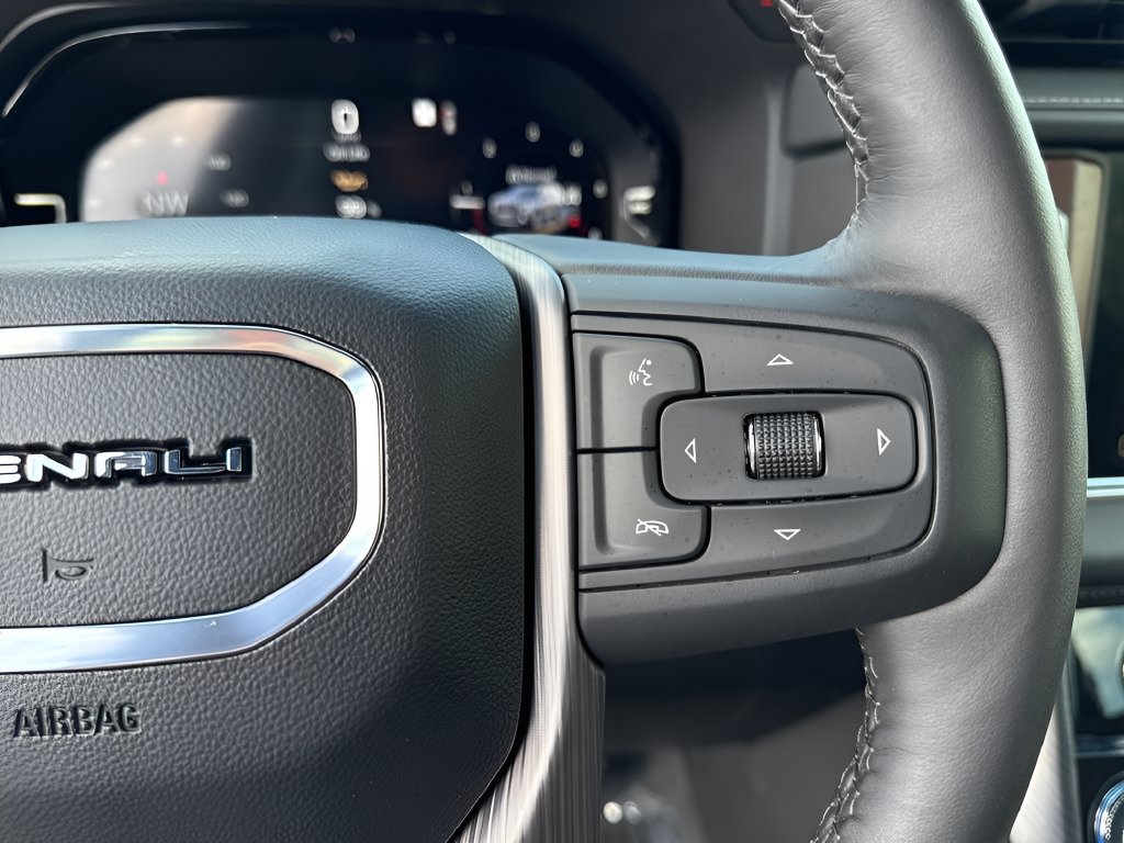 Used 2023 GMC Yukon Denali Ultimate AWD/4WD image 19