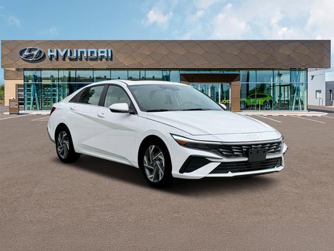New 2025 Hyundai Elantra SEL image 11