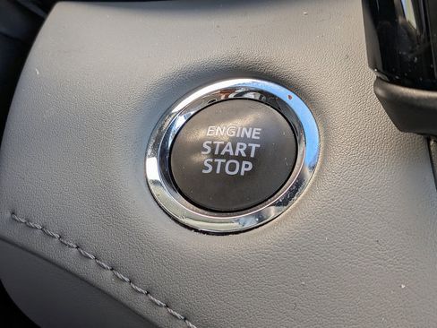Used 2023 Toyota Highlander XLE FWD image 42