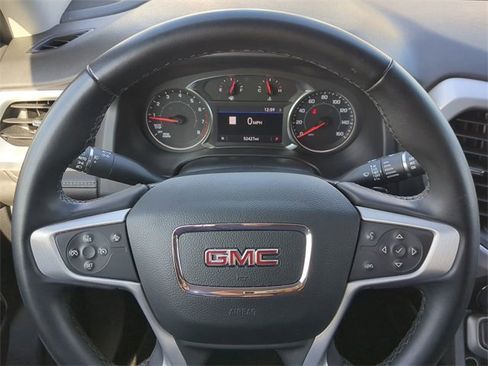 Used 2023 GMC Acadia SLT image 33