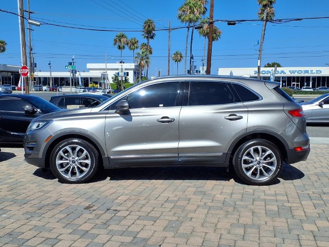 Used 2017 Lincoln MKC Select w/ Select Plus Package FWD image 2