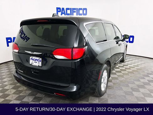 Used 2022 Chrysler Voyager LX image 8