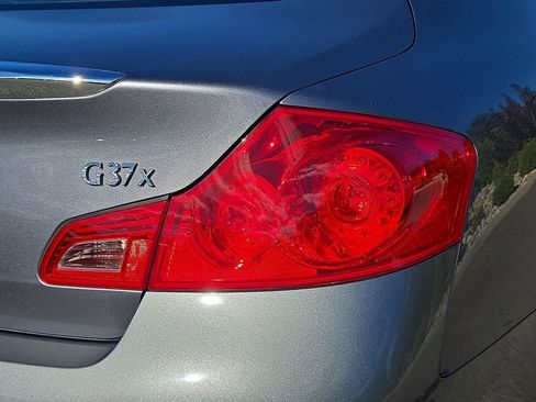 Used 2012 INFINITI G37 x w/ Premium Pkg image 11