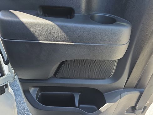 Used 2022 Nissan Titan S image 12