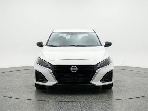 Used 2025 Nissan Altima 2.5 SV image 2