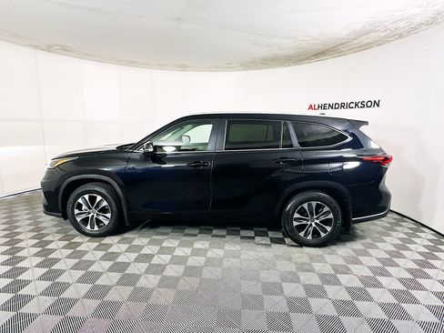 Used 2024 Toyota Highlander XLE image 6
