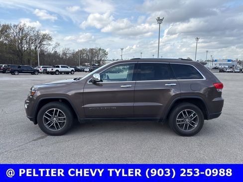 Used 2017 Jeep Grand Cherokee Limited w/ Luxury Group II image 4