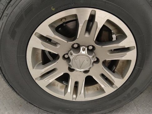 Used 2016 Toyota Tacoma SR5 w/ Towing Package image 31