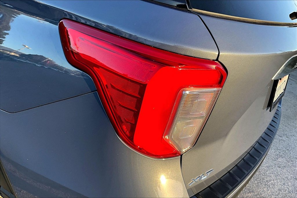 Used 2021 Ford Explorer XLT w/ Equipment Group 202A RWD image 23