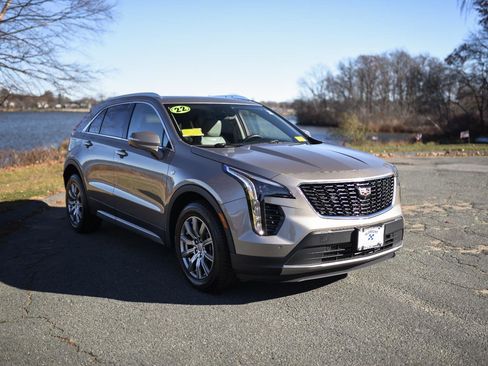 Used 2022 Cadillac XT4 Premium Luxury w/ Enhanced Visibility Package image 6