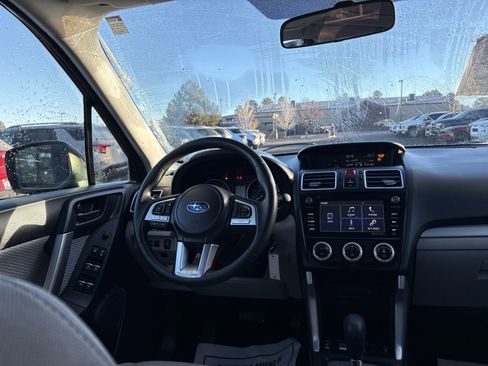 Used 2017 Subaru Forester 2.5i Premium w/ All-Weather Package image 4