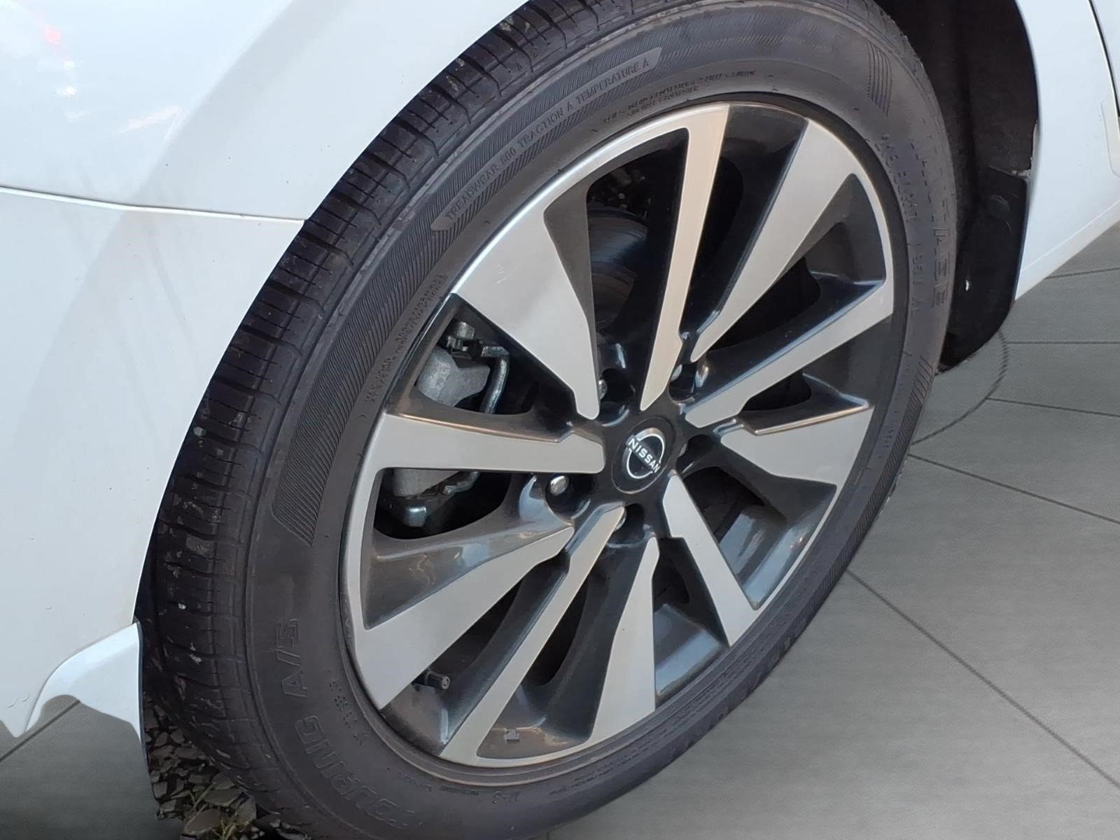 Used 2024 Nissan Sentra SV w/ SV Premium Package FWD image 5