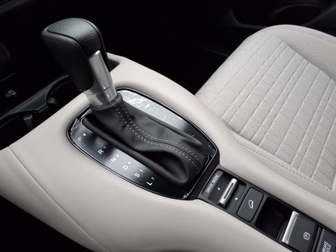Certified 2026 Honda HR-V LX image 12