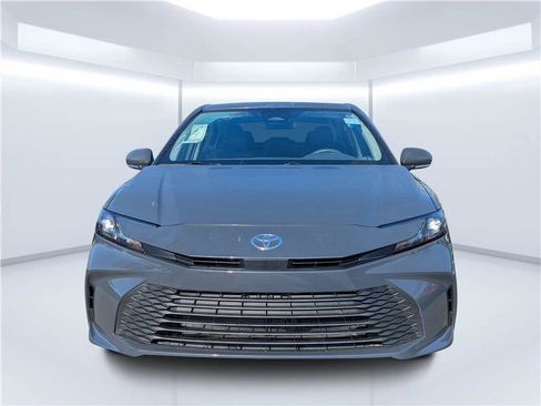 Used 2025 Toyota Camry LE FWD image 8