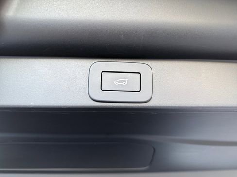 Certified 2023 Land Rover Range Rover SE image 12