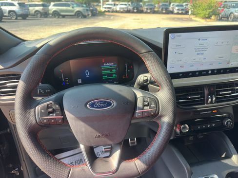 Used 2024 Ford Escape ST-Line w/ Tech Pack #1 image 9